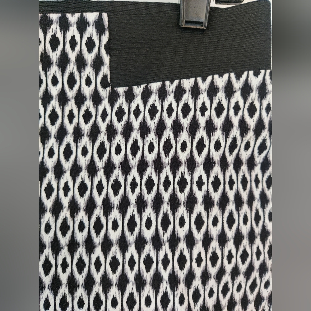 Medium Black and White Patterned Pants - image 4
